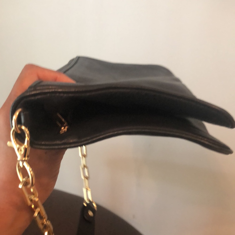 Tory Burch Bomb Reva - Black with Gold chain - Picture 5 of 9